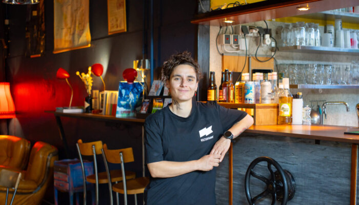 Ratelach – Un bar hors du temps au cœur de la vie culturelle